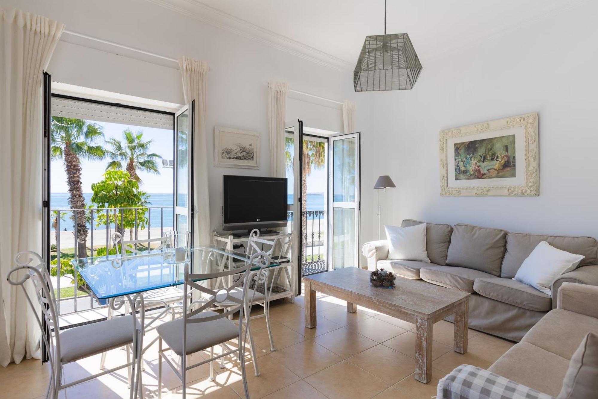 Apartamento Con Encanto En Primera Linea De Playa Malaga Exterior photo