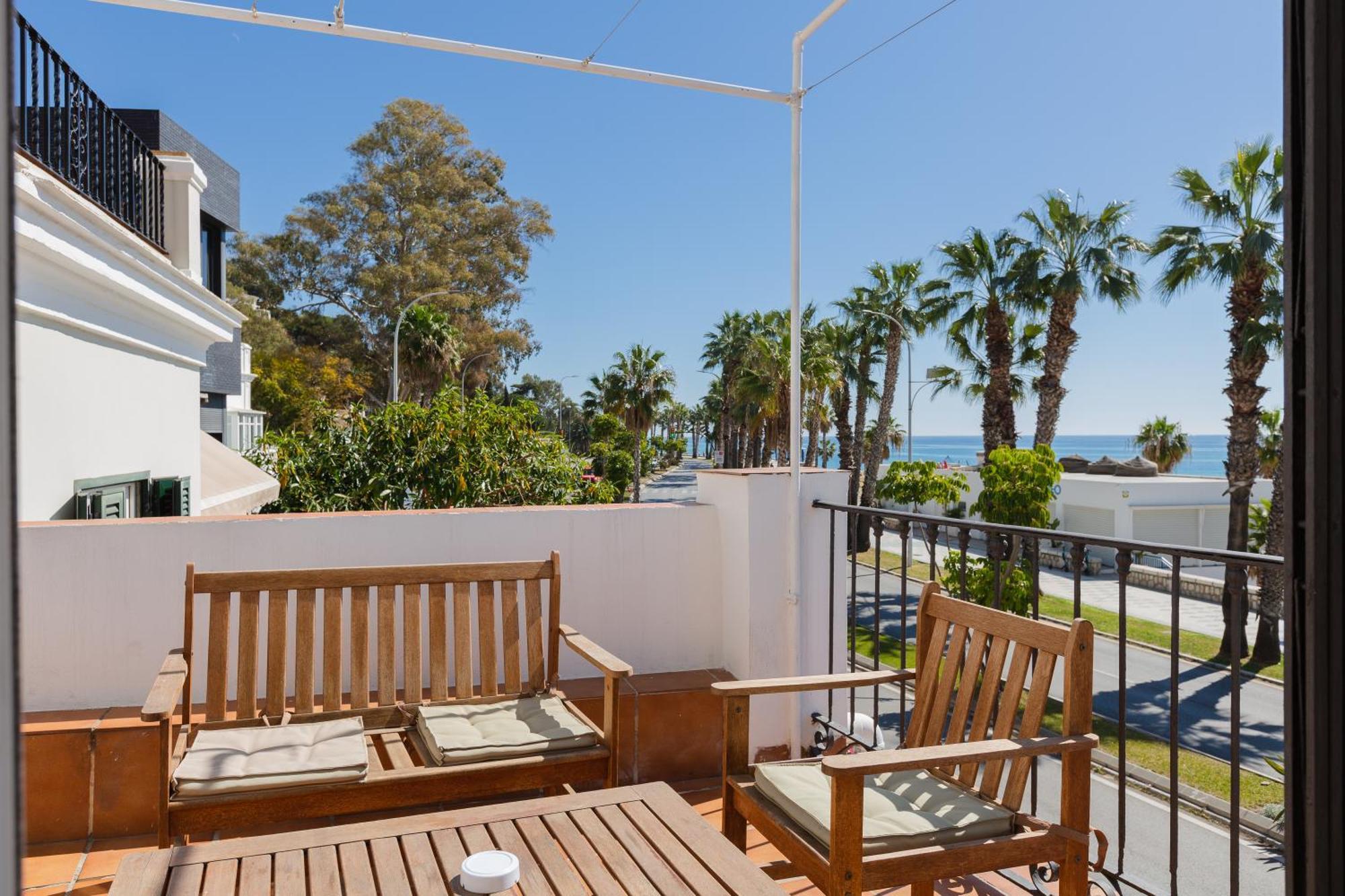 Apartamento Con Encanto En Primera Linea De Playa Malaga Exterior photo